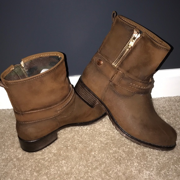 Women’s size 5 Ankle Booties - Picture 1 of 5